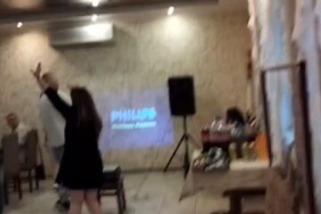 "Всіх під Бахмут": у кафе Києва спалахнув скандал через пісні Лєпса, українці обурені