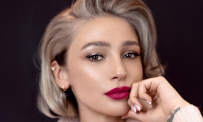 Расфуфыренная Ивлеева из "Орла и решки" сразила новой внешностью в мини: "Можно мне такую снегурочку..."