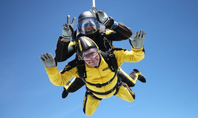 прыжок с парашютом