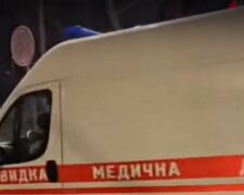Самокатник зіткнувся з покажчиком в Одесі, відео: все закінчилося сумно