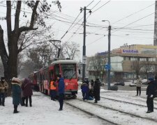 У центрі Дніпра трамвай збив жінку: відео моменту