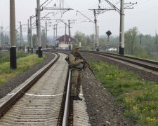 Чоловіка спіймали на спробі підірвати залізницю на Донбас