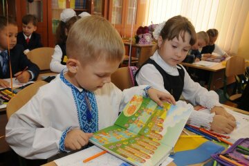 первоклассники, свидетельство достижений, новая украинская школа, дети, ученики