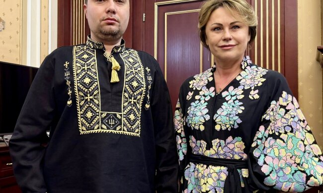 Кирило Буданов приміряв унікальну вишиванку від українських дітей