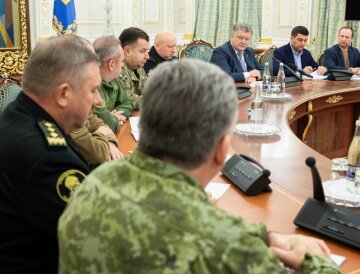 порошенко правительство военное положение