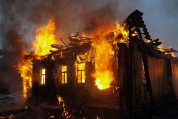 Брат с сестрой попали в огненную ловушку на Одесчине, фото: "Никто не выжил"