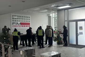 У Києві викрили масштабний шахрайський кол-центр із сотнями іноземців: ЗМІ повідомили про  напад на журналістів