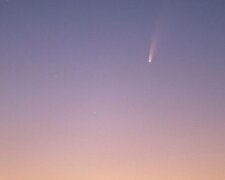 Под Днепром запечатлели комету: кадры невероятного явления появились в сети