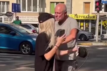 "Що ви робите, відпустіть": таксист атакував пасажирку в Одесі, інцидент зняли на відео