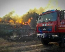 У Харківській області надзвичайна ситуація: пожежники третій день борються з вогнем, деталі