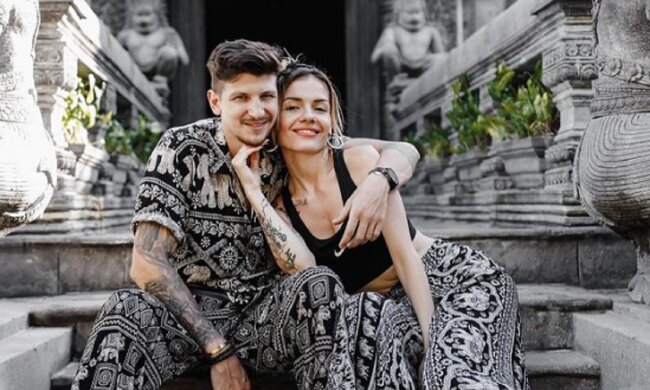 Чоловік вагітної MamaRika трепетно звернувся до українських жінок: "Я знімаю капелюх"