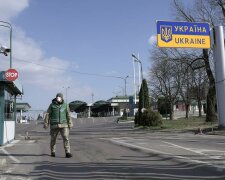 На кордоні в Одеській області затримали чоловіка з дорогоцінною ампулою: що в ній було