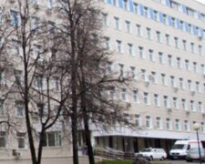 "Работала медсестрой": украинка выпала из окна больницы, первые подробности трагедии