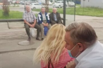 Пассажирка избила водителя автобуса во Львове, видео: "Два года работаю,  первый раз такое"