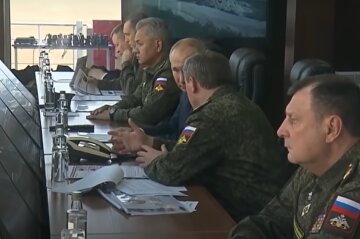 Володимир Путіна з генералами і Сергієм шойгу