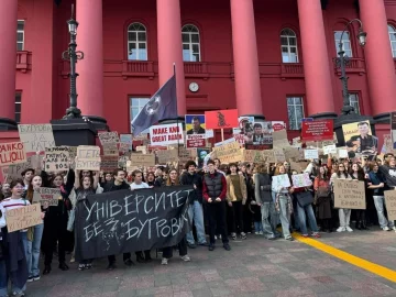 студенти Університету Шевченка вимагають звільнити ректора Бугрова