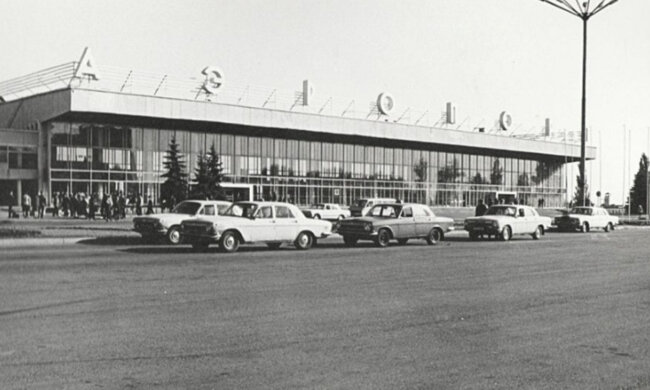 Тисячі пасажирів і красуні стюардеси: як виглядав дніпровський аеропорт 50 років тому