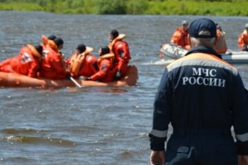 Крушение вертолета с туристами, первые подробности и фото с места трагедии в России: "Упал в озеро"