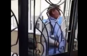 Горе-мати кидалася з кулаками і погрозами на копів: відео заварушки в Одесі