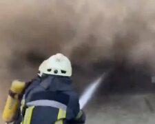 Сильный пожар разгорелся в девятиэтажке Харькова, эвакуировали 13 человек: есть жертвы, фото