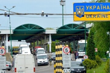 Правила в'їзду в Україну кардинально змінилися, озвучено вимоги: "потрібно мати при собі..."