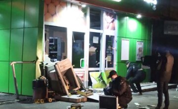 Мощный взрыв прогремел в супермаркете Киева, съехались силовики: кадры ЧП