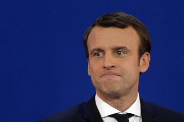 Presidential Candidate Emmanuel Macron Hosts A Meeting At Parc Des Expositions In Paris