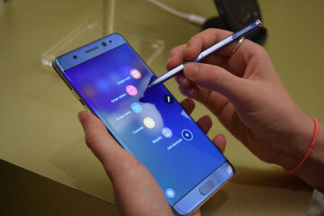 Samsung разозлила пользователей: новую ОС получат избранные
