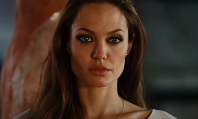 Легендарна Анджеліна Джолі обпекла пронизливим поглядом: кадри " магнетизму"