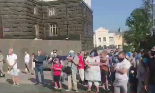 Масштабний бунт в центрі Києва, кадри подій: "Поки не вийдуть..."