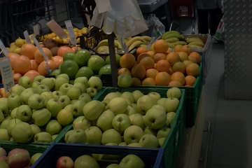 Самый доступный для украинцев фрукт продолжает дорожать: какая теперь цена популярного продукта