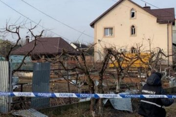 Под Киевом прогремел мощный взрыв: на месте образовалась воронка, кадры ЧП