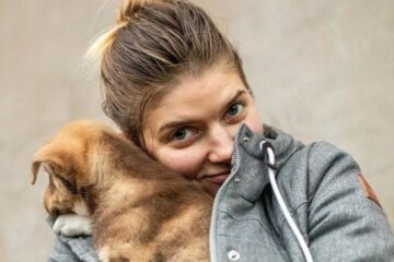 Звезда фильмов "Квартал 95" взобралась на гору с песком в вечернем платье, озадачив видом: «А ступа где?»