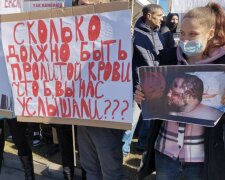 Под СИЗО в Одессе митингуют родственники заключенных