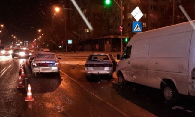 Разбиты семь авто: в Одессе показали кадры масштабных ДТП, все детали