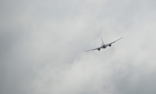 самолет, облака, самолет в небе