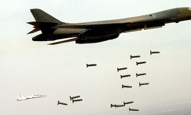 самолет сша бомбы