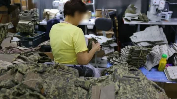 Як в Україні створюють захист за світовими стандартами: репортаж про виготовлення бронежилетів