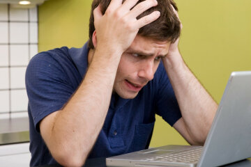 крипторынок, ноутбук, курс биткоина