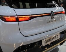 Renault Megane перетворився на електричний хетчбек із зовнішністю "кросовера": яскраві фото