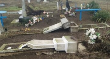 Парень разбил десятки могильных плит: причина удивляет, детали из приговора суда