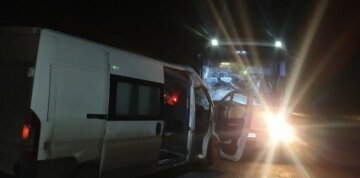 "Пострадали пять человек": жуткое ДТП всколыхнуло Харьковщину, авто влетело в автобус, фото