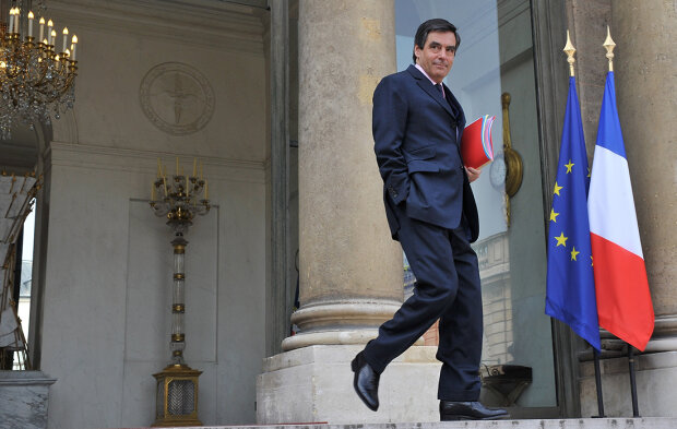 PARIS - APRIL 14: France's Prime Minister Francois Fillon leaves the Elysee Palace after weekly cabinet ministers on April 14, 2010 in Paris, France. (Photo by Pascal Le Segretain/Getty Images)