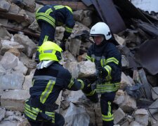НП сталася в Одесі: під'їзд житлового будинку обрушився, рятувальники розбирають завали