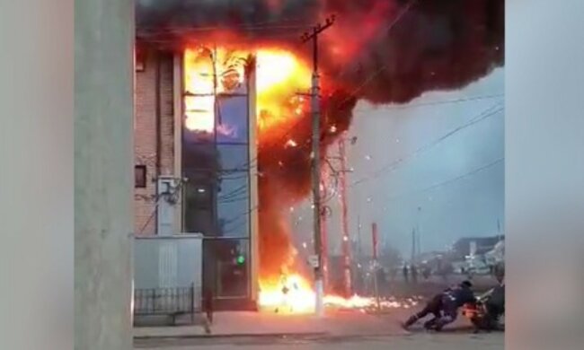 "По-перше, це красиво": на росії спалахнула масштабна пожежа посеред ТРЦ
