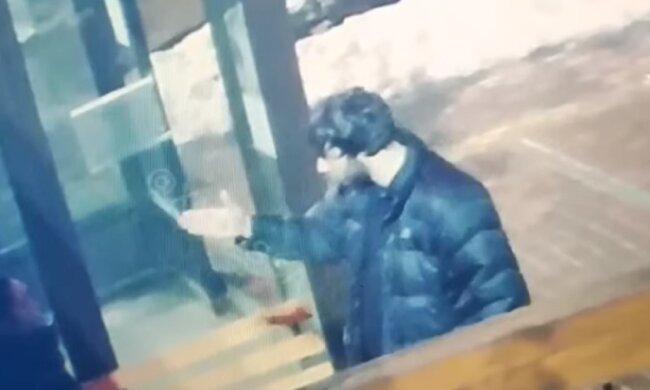 Автовандали взялися за майно одеситів: свавілля потрапило на відео