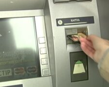 У Києві шахрай знайшов спосіб знімати гроші з чужих карток: подробиці нової схеми