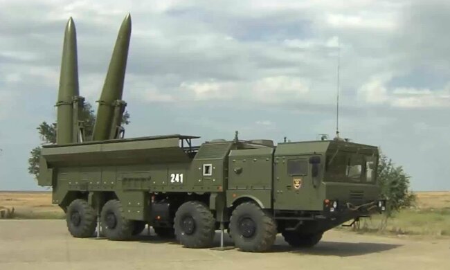 Кому загрожує потужна військова база Кремля в Криму