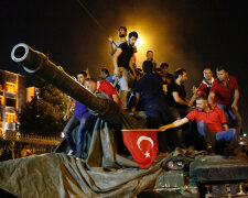 Спроба держперевороту у Туреччині призвела до загибелі двохсот людей