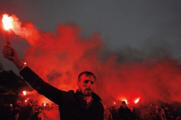 дым толпа митинг националисты